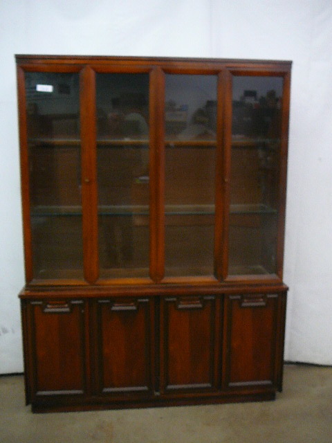 lot 126 image: Hutch Base