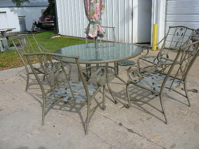 lot 128 image: Patio Table and Chairs Table