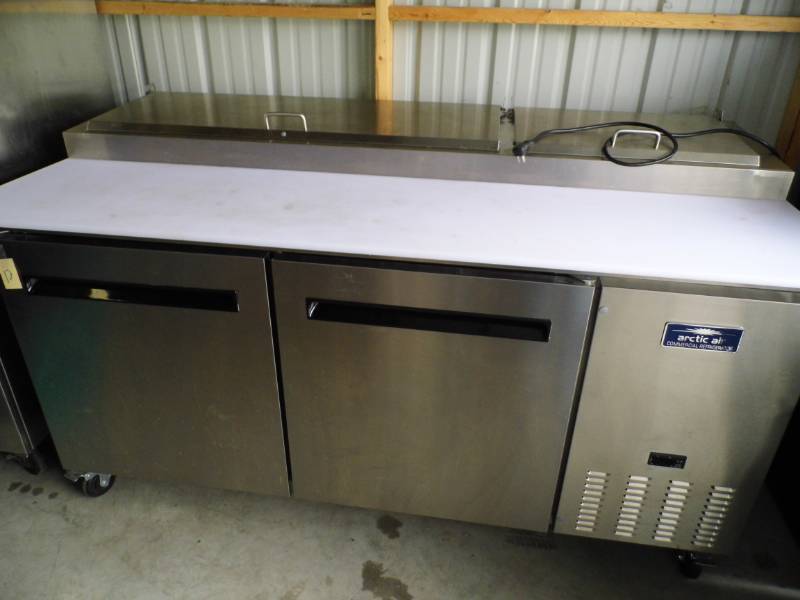 lot 12 image: Arctic Air Refridgerated Prep Table