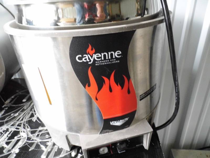 lot 15 image: Cayenne Warmer