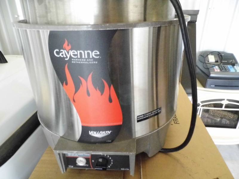 lot 16 image: Cayenne Warmer