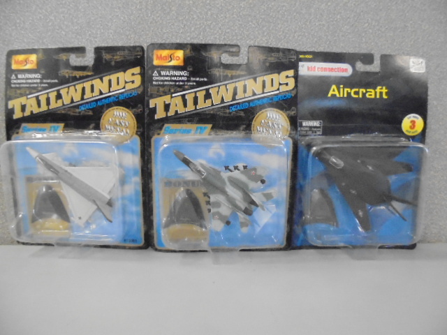 lot 14 image: Die Cast Metal Model Planes