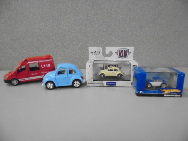 lot 16 image: Die Cast Cars