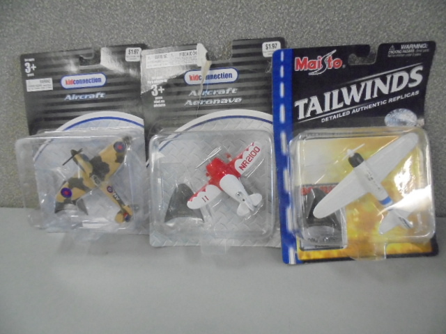 lot 18 image: Die Cast Model Fighter Planes