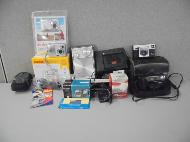 lot 19 image: Cameras and Electronics