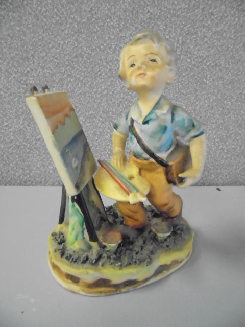 lot 25 image: Vintage Statuette