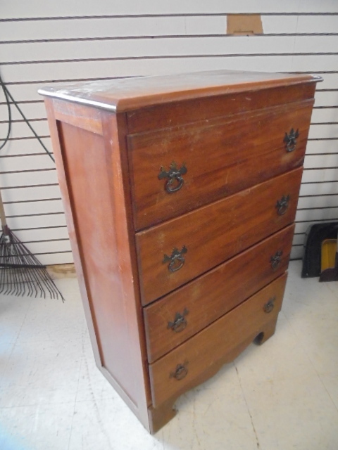 lot 34 image: Dresser