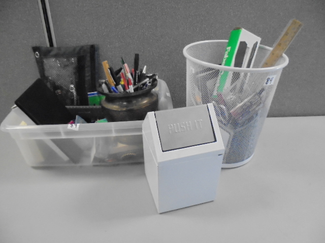 lot 84 image: Office Supplies