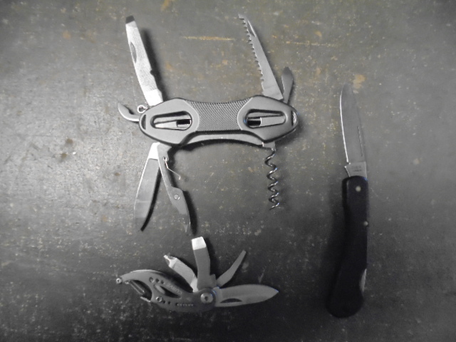 lot 107 image: Pocket Knives