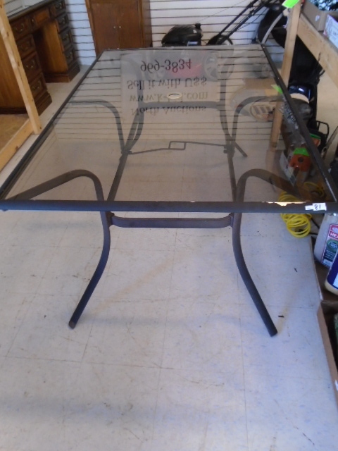 lot 81 image: Patio Table