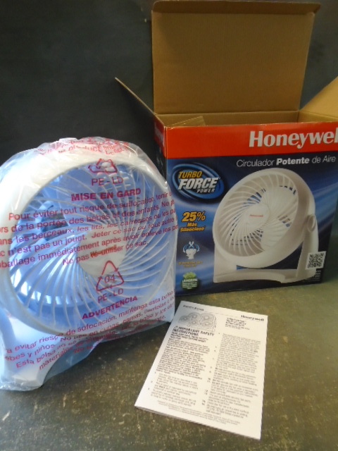 lot 61 image: Honeywell Electric Fan