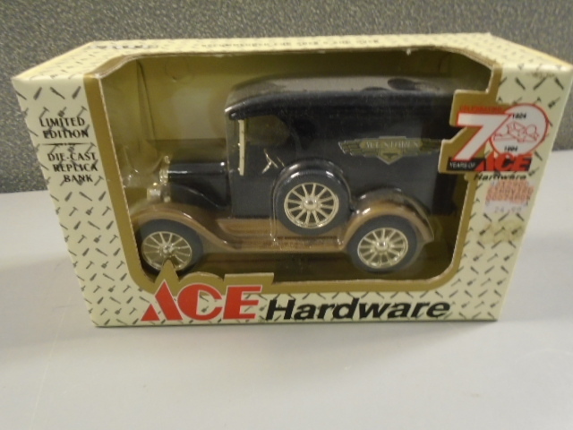 lot 92 image: Vintage Diecast Metal Banks