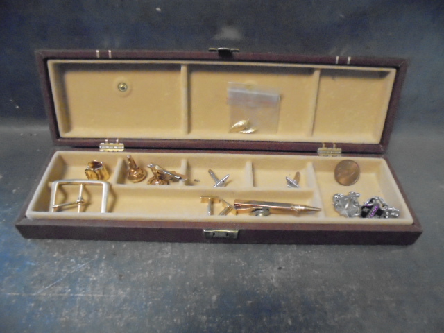 lot 125 image: Cufflinks, Tie Clips and More