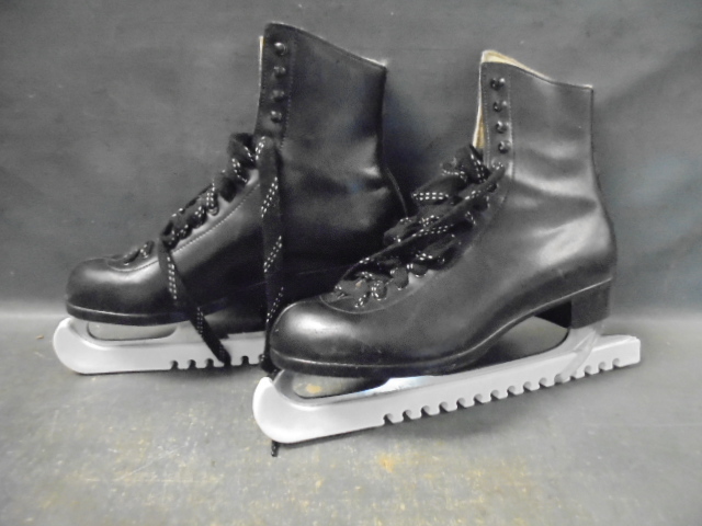lot 128 image: Figure Skates
