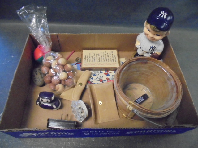 lot 132 image: Miscellaneous Decor