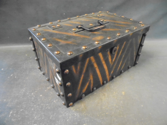 lot 134 image: Metal Chest