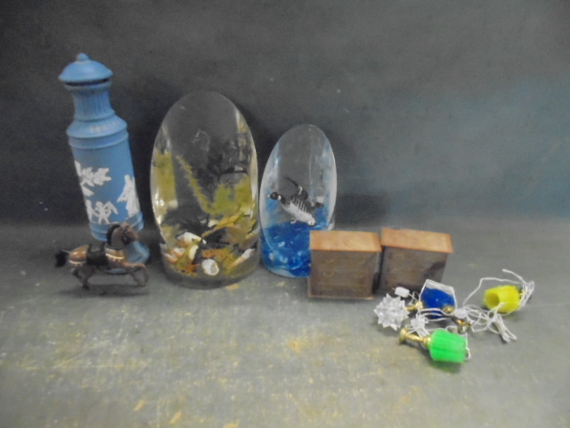 lot 153 image: Home Decor