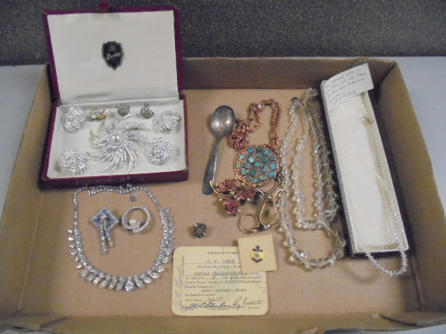 lot 172 image: Vintage Jewelry