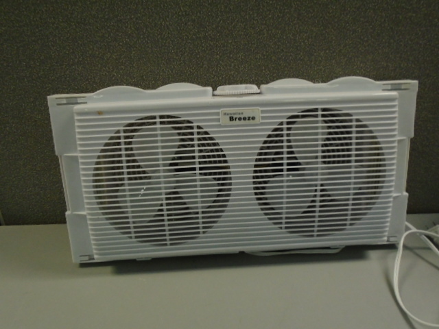 lot 195 image: Window Fan