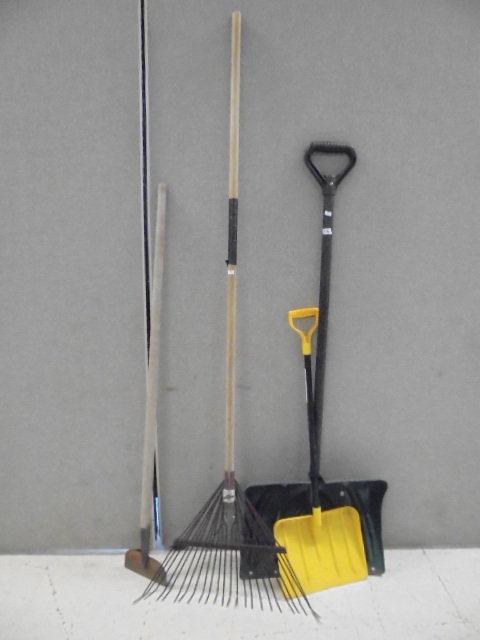 lot 116 image: Yard Tools