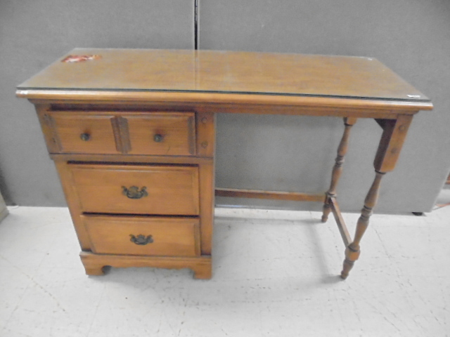 lot 151 image: Desk