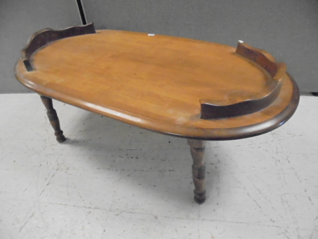 lot 220 image: Coffee Table