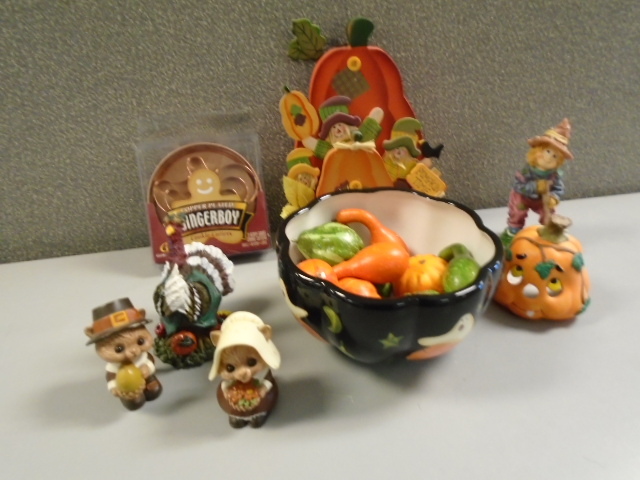 lot 186 image: Fall Decorations