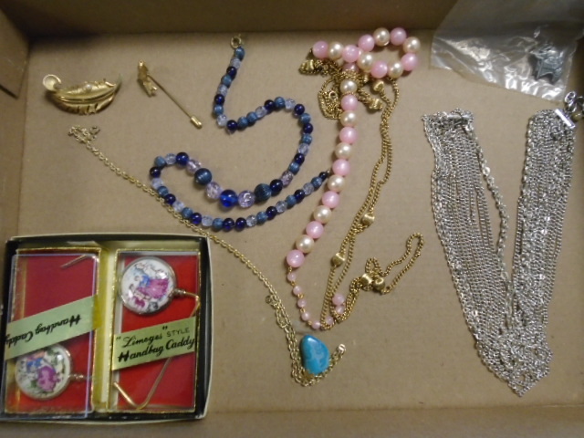 lot 199 image: Jewelry