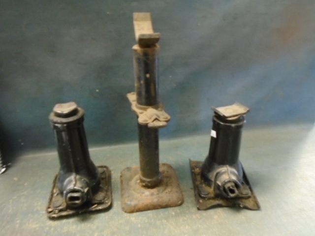 lot 205 image: Vintage Jacks and More