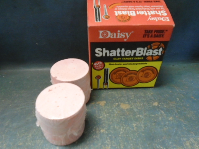 lot 207 image: Daisy Shatterblast Airgun and Target Disks