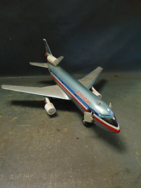 lot 209 image: Plastic American Airlines DC-10 Replica