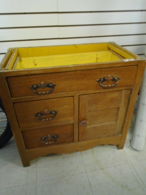 lot 223 image: Small Wooden Table