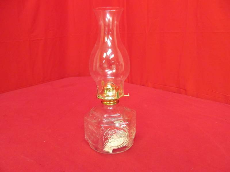lot 1 image: Vintage oil lamp