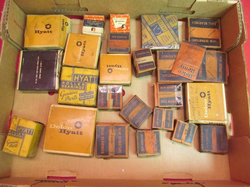 lot 6 image: Group of Vintage auto parts (ball bearings)