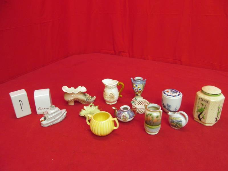 lot 9 image: Glass pepper shakers, tea cups, bowl