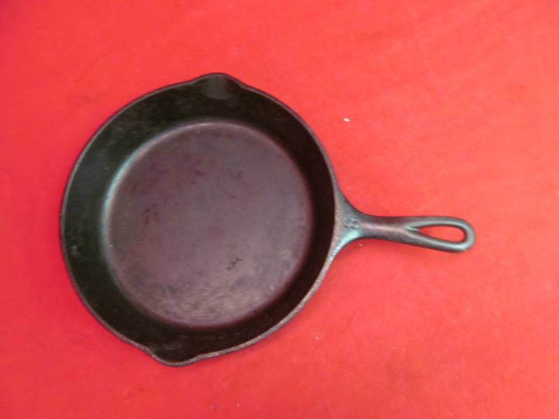 lot 13 image: No. 8 cast iron pan