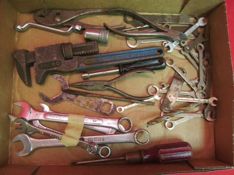 lot 24 image: Assortment of hand tools, pliers, screw drivers