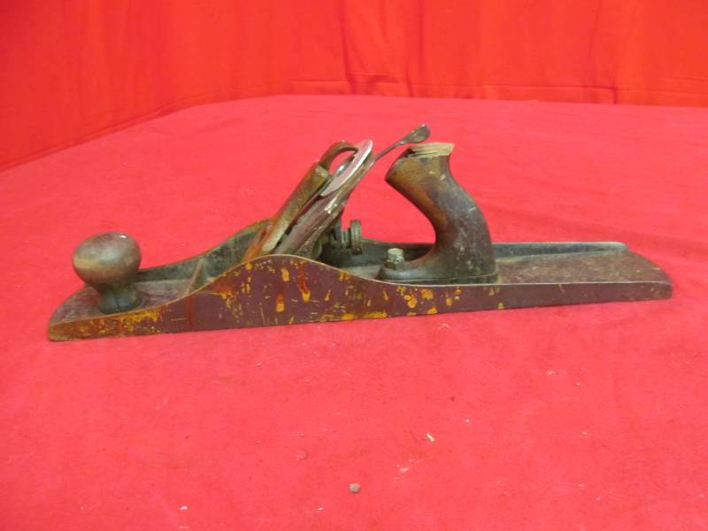 lot 37 image: Vintage wood plane