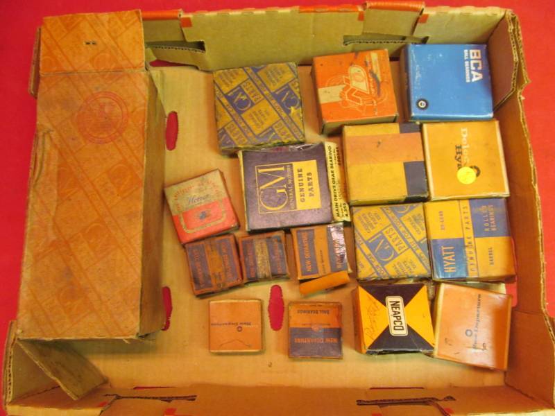 lot 40 image: Assortment of vintage auto parts