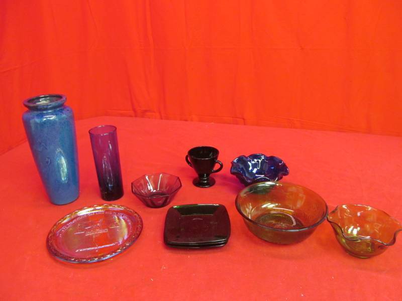 lot 47 image: Variety of glassware (Vaseline glass, cobalt, bowls, plates)