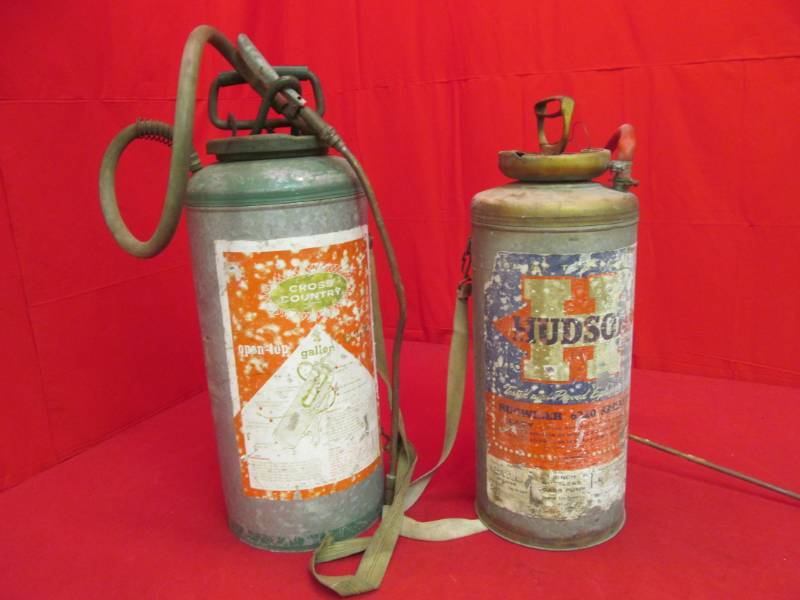 lot 58 image: 2 lawn and garden sprayers