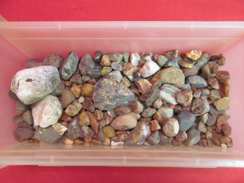 lot 60 image: Assortment of rocks