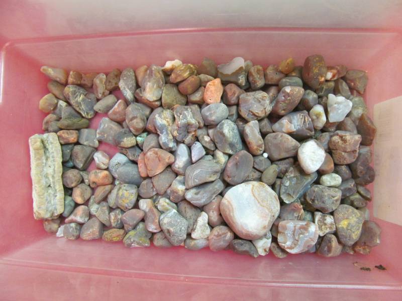 lot 61 image: Assortment of rocks
