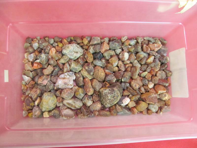 lot 62 image: Assortment of rocks
