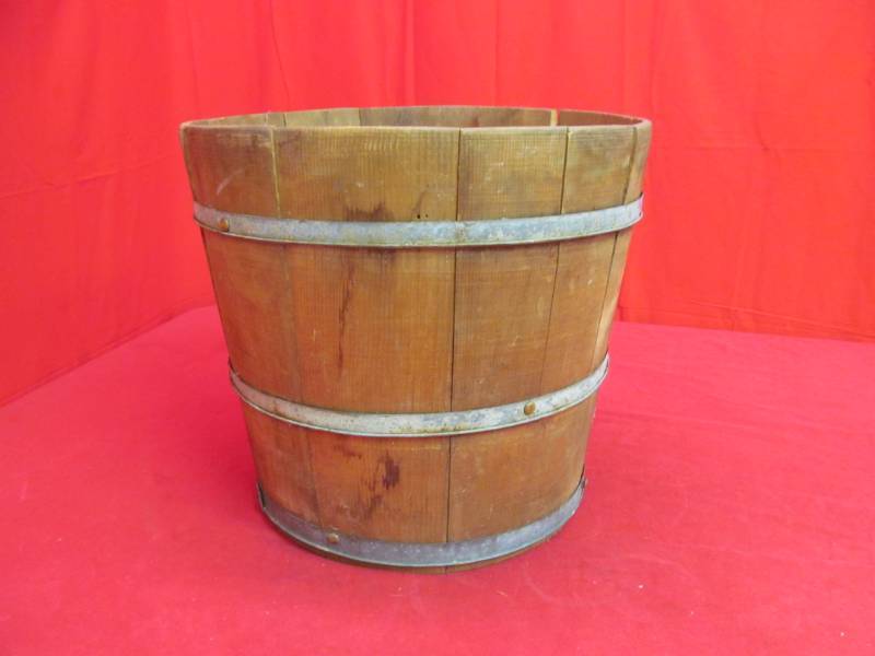 lot 71 image: 10 gal wood barrel