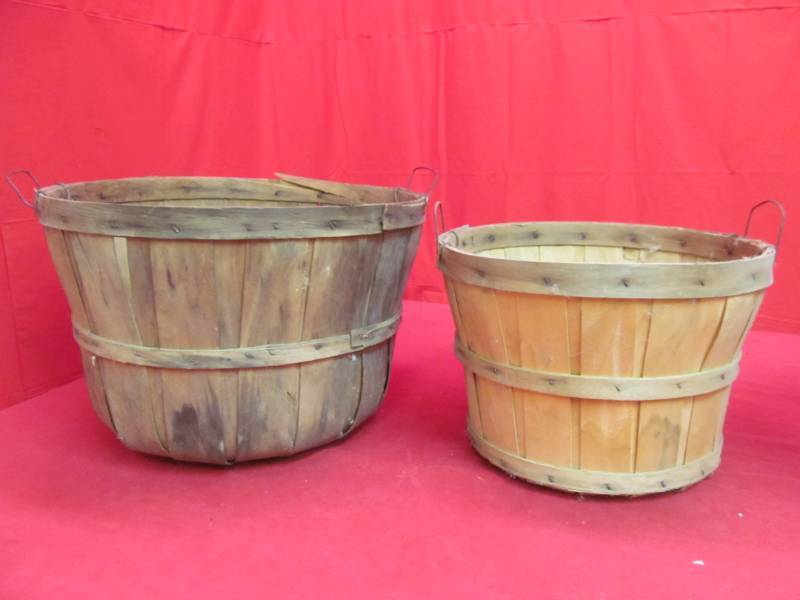 lot 72 image: 2 apple baskets