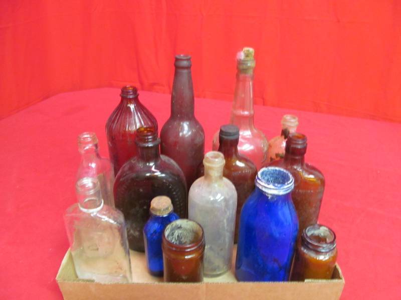 lot 73 image: Assortment of vintage bottles