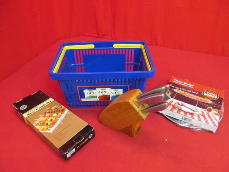 lot 75 image: Pizza stand wnon stick pan, Shish kabob set, Nuwave knife set