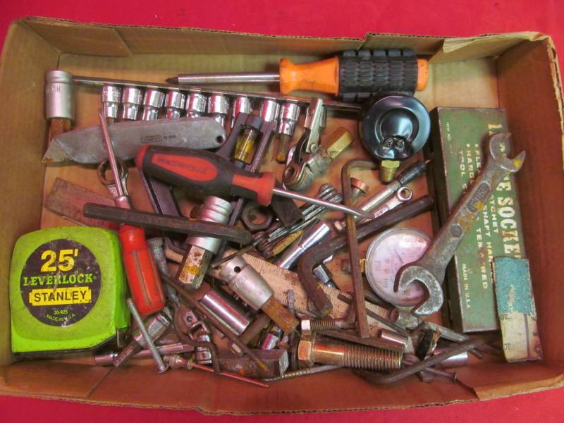 lot 78 image: Variety of hand tools