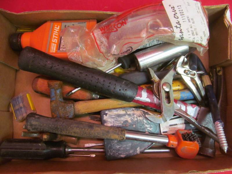 lot 80 image: Variety of hand tools